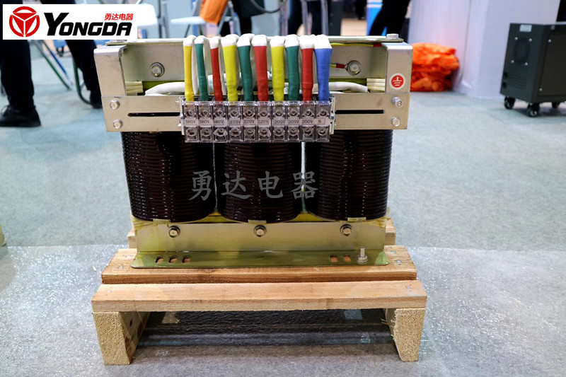 �������׃����