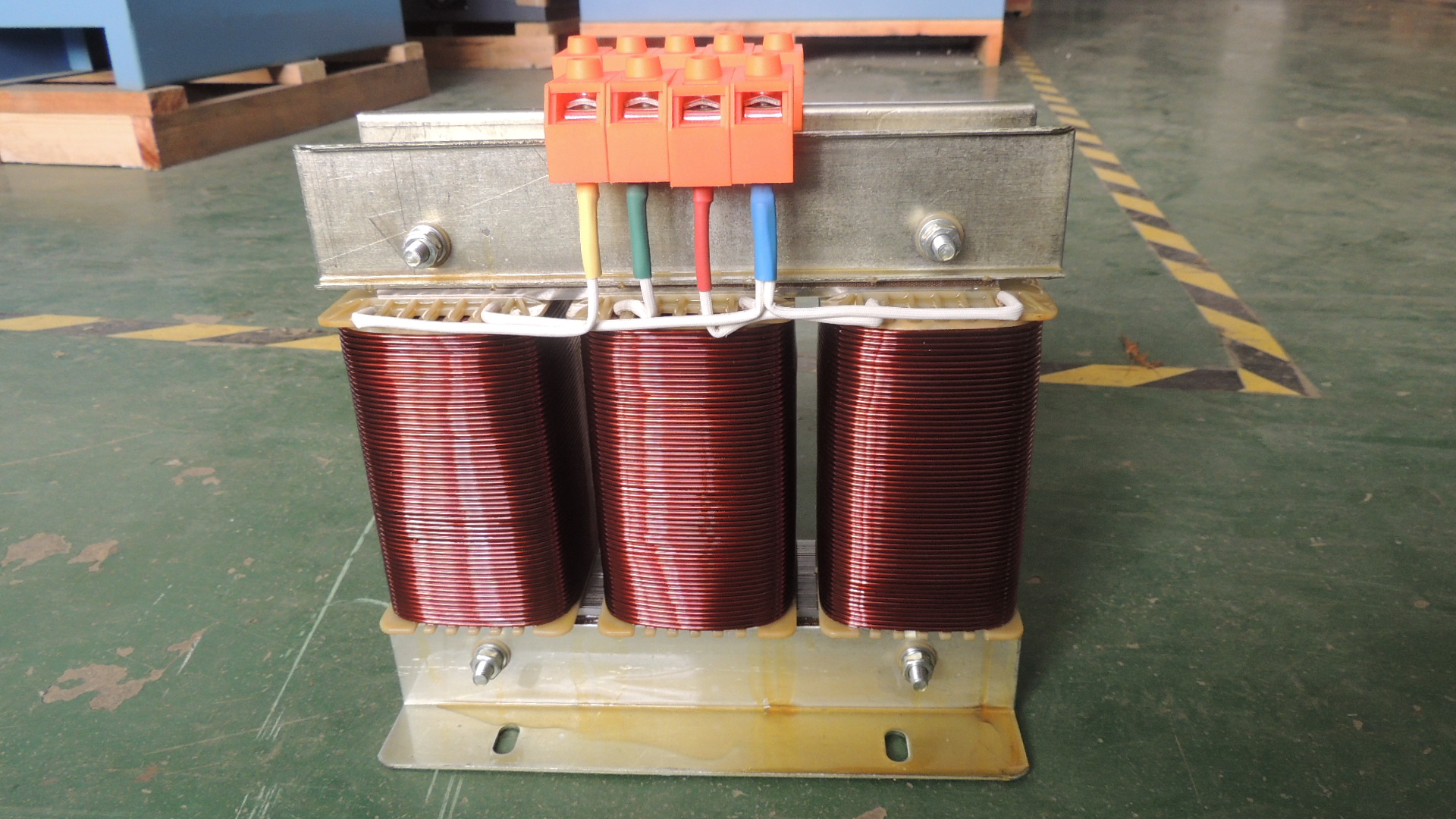 ���������׃����